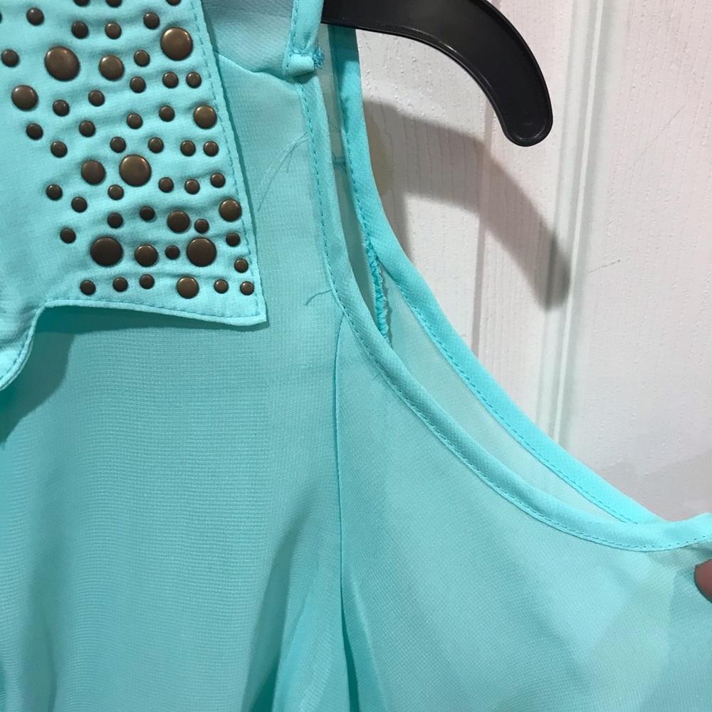 Size medium button down top - Picture 3 of 3